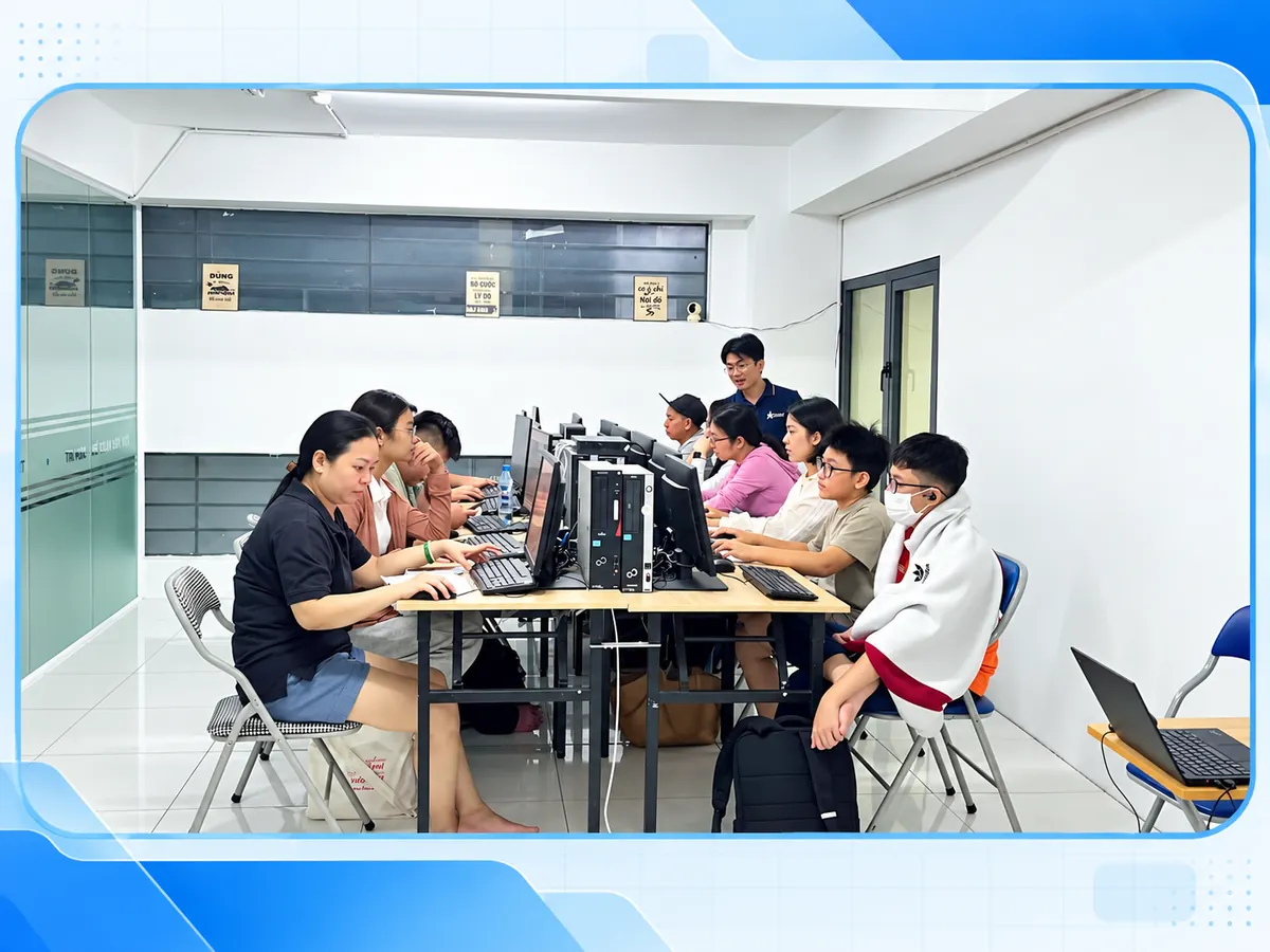 Ảnh minh họa thiết kế từ lớp tin học thực tế do chủ website cung cấp, dùng cho nội dung Học tin học Bình Dương: chọn kỹ năng theo việc bạn cần tự làm.