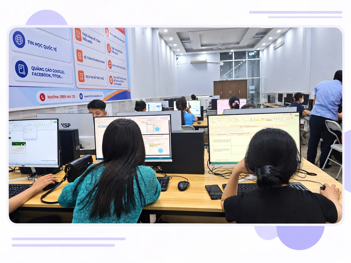Ảnh minh họa thiết kế từ lớp tin học thực tế do chủ website cung cấp, dùng cho nội dung Thực hành Word: soạn thông báo nội bộ dễ sửa và dễ in.